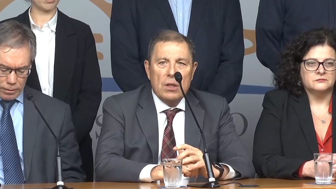 Oddone afirmó que cambio en impuesto mínimo global presentado en Parlamento no impacta en recaudación