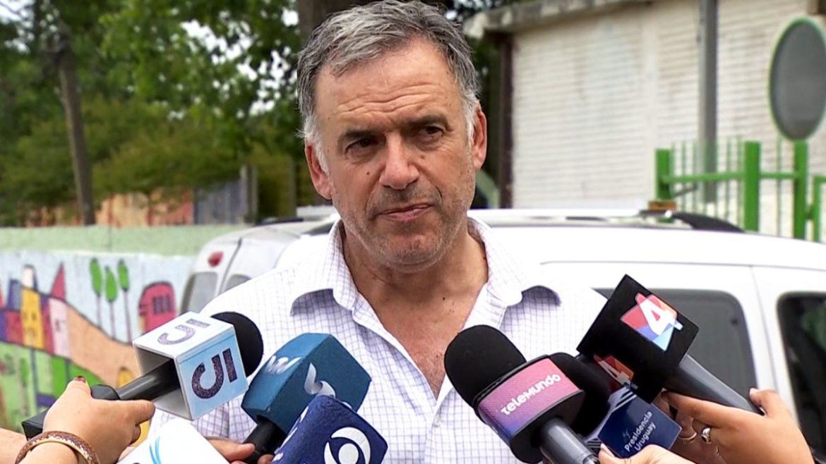 Padres reclamaron a Orsi que inseguridad obliga a suspender clases en Casavalle: "Es parte de la realidad", lamentó