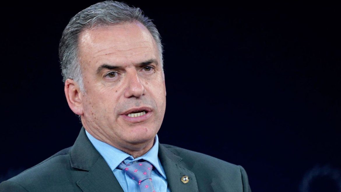 Evaluación del presidente Yamandú Orsi en octubre: 36% aprueba y 32% desaprueba