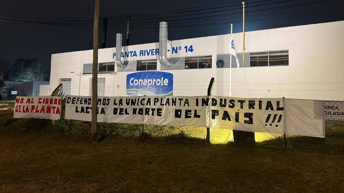 "Rehenes" y "chantaje": dura respuesta de trabajadores a Conaprole por el cierre del centro de distribución