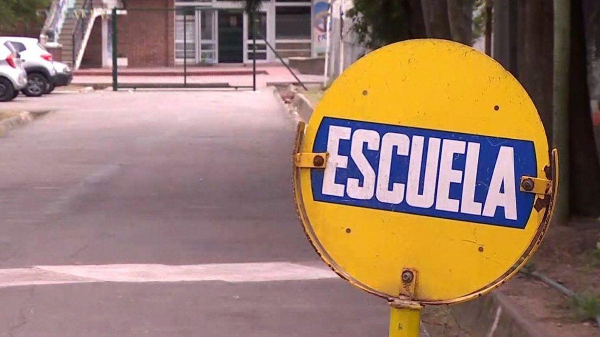 La ANEP abrió una vía de consulta para saber a quién le corresponde ahora el bono escolar de 2.500 pesos