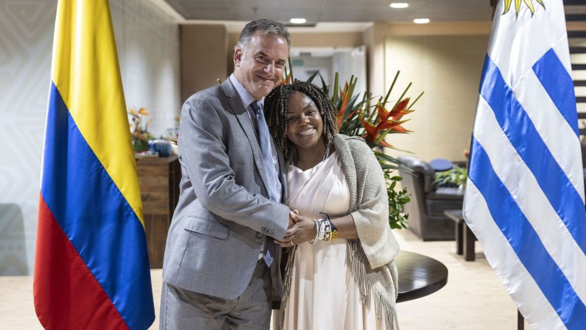 Yamandú Orsi asume este sábado la presidencia de la Celac; este viernes se reunió con Gustavo Petro