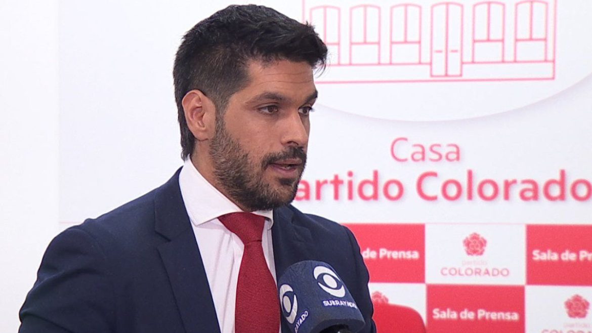 Cambios en AFAP: Ojeda dice que el PIT-CNT "le dispara el rayo kirchnerizador" y "le quiebra el brazo" al gobierno