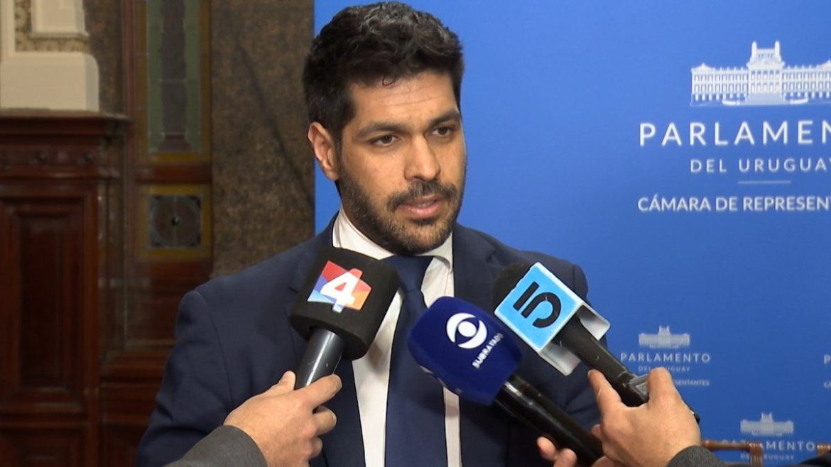 Para Ojeda, visita de Orsi a portaaviones estadounidense fue "una señal de cooperación"