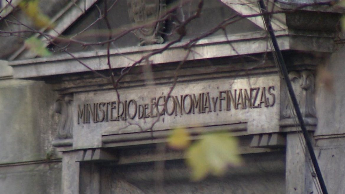 Proyecto de competitividad del Ejecutivo ingresó al Senado; "una ley bien orientada", aseguró Botana