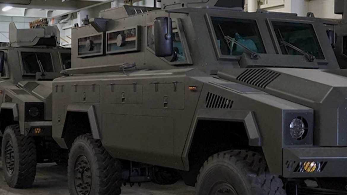"Tiene que haber un marco legal que lo ampare" al militar, dijo Manini sobre uso de vehículos del Ejército en barrios