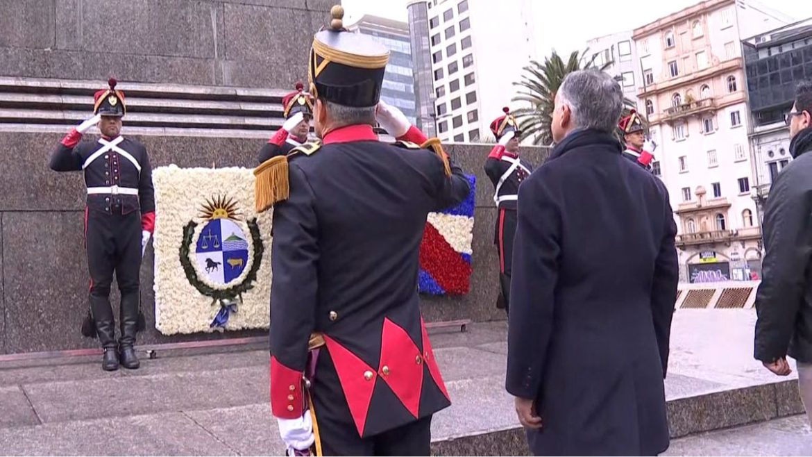 Orsi encabezó acto en Plaza Independencia por el Natalicio de Artigas y participa del desfile en Sauce