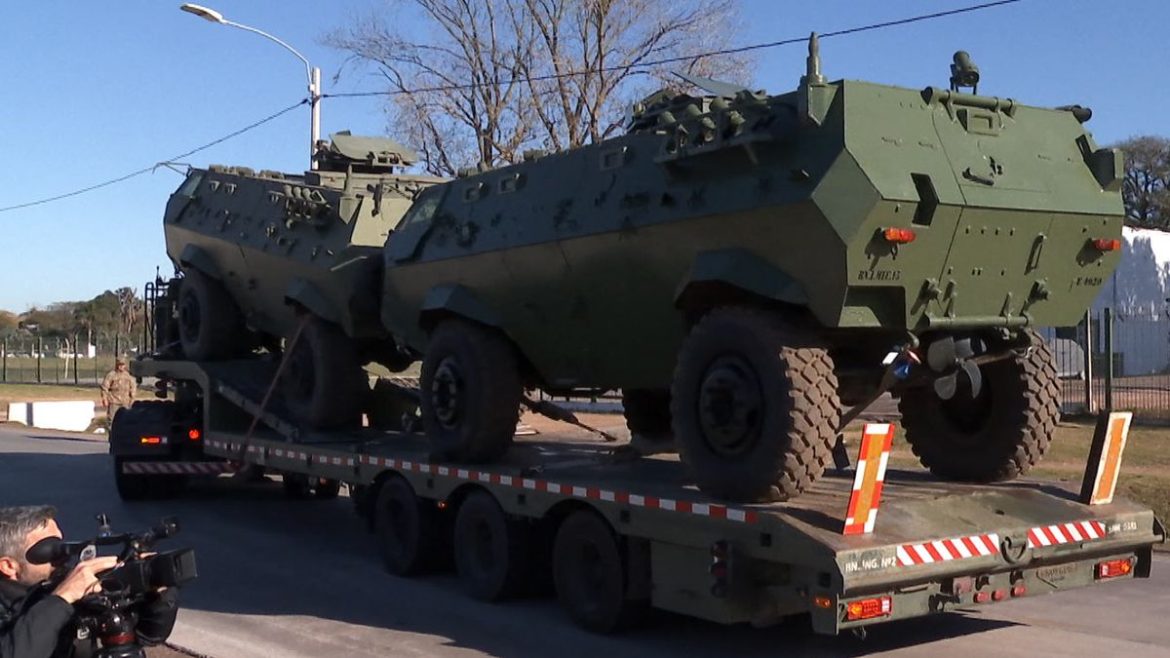 Policía comenzará a patrullar con los blindados del Ejército y tramita con EEUU habilitación de los vehículos militares donados