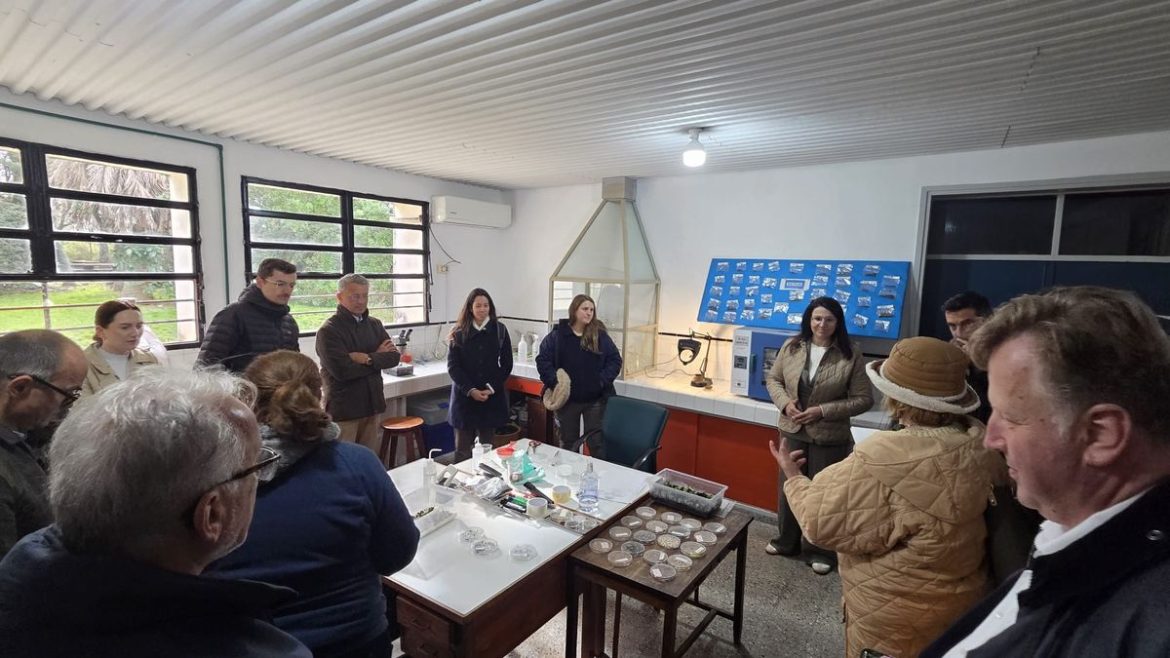 Delegación público privada de Alemania visitó el Centro de Germoplasma y Vivero Nacional